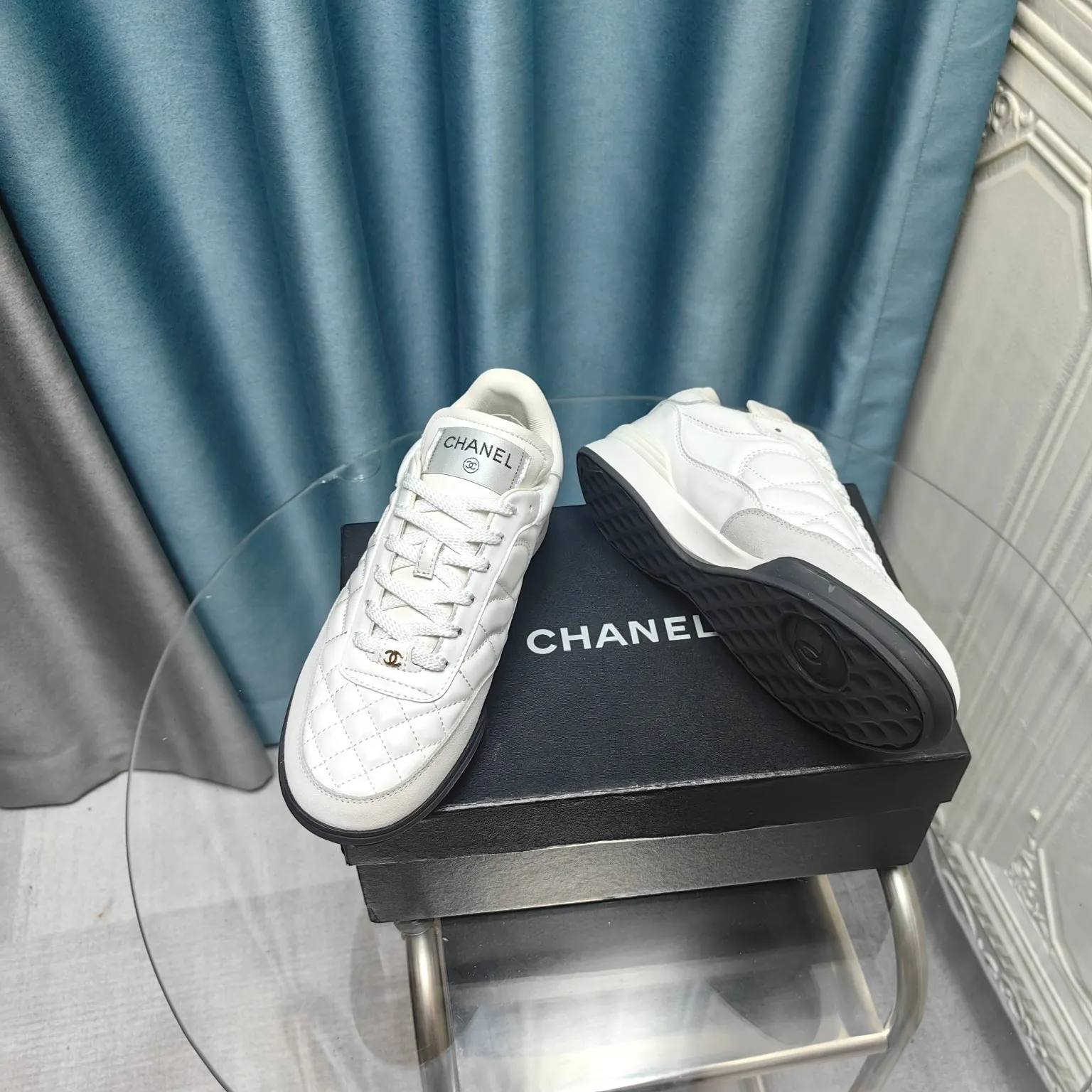 Factory direct sales p520🐘🐘Women's shoes Women's Chanel Chanel - 2024 counter top casual sports shoes This classic design; the upper is electro-embroidered with a variety of techniques; the outsole is fashionable and sporty; it is unusual to incorporate a variety of color matching elements... The diversified mix and match is very beautiful and versatile, casual, fashionable, sports and outdoor can be taken into account... ꫛꫀꪝ Go➫ Material: ❶Upper is made of: Original imported mixed-breed sheep ❷Inside made of: original imported breathable sheepskin ❸Outsole based on: original T factory direct sales pU outsole Special counter boutique packaging complete set for women 35–41